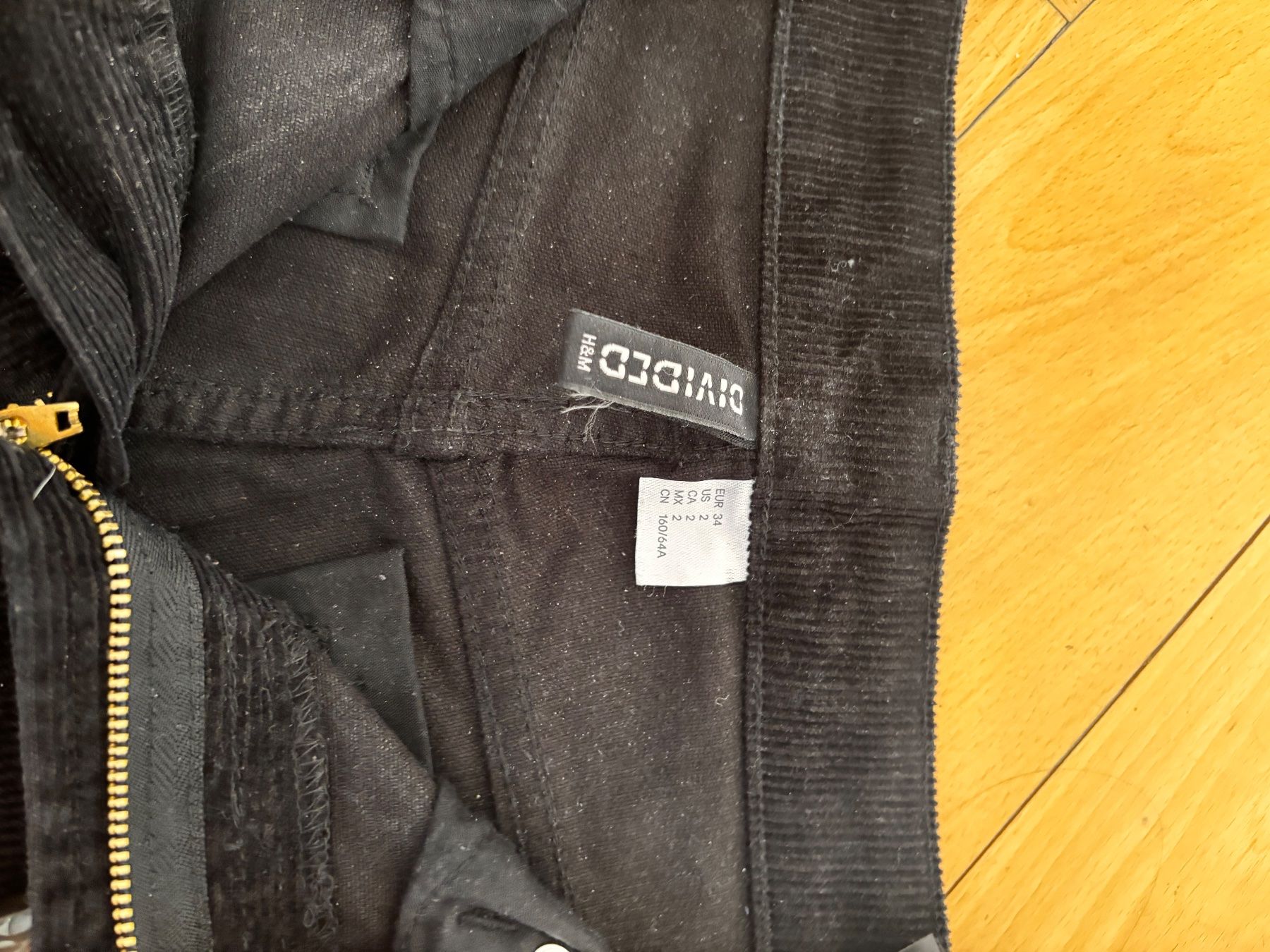 H&M Pantaloni: Hose Gr. 34 – Usato da Bern venduto da annik97 2