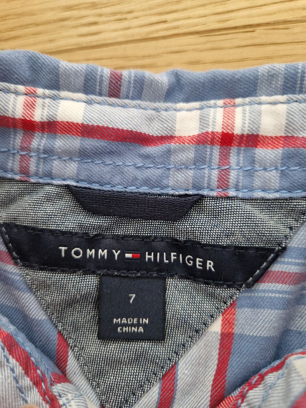 Tommy Hilfiger Camicie, T-shirt & Polo: Hemd Thommy Hilfiger Gr. 128 – Usato da Davos-Dorf venduto da Bpelikan 2