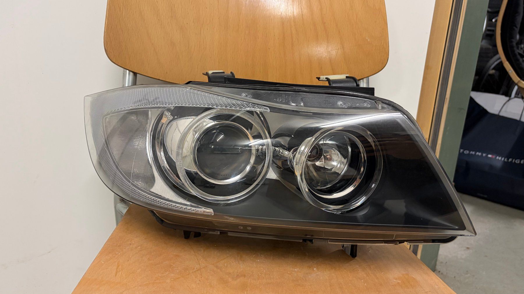 BMW Fari: Original BMW 3er E90 / E91 Xenon-Scheinwerfer rechts – Usato da Zofingen venduto da GTracer