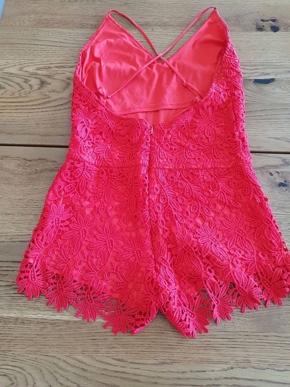 Vestiti: combinaison en dentelle rouge taille 34 – Usato da Cheseaux sur Lausanne venduto da pan_skd5 2