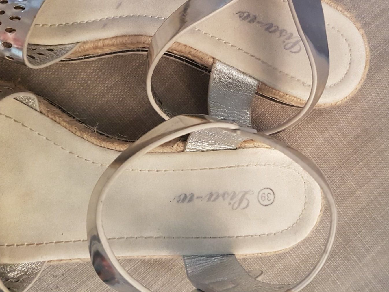 Scarpe da donna: Silberne Sandalen – Usato da Oberengstringen venduto da Asteroid56 7
