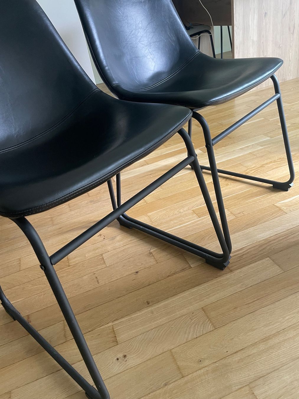 Stühle: Chaises Noirs – Gebraucht aus Sierre von e_vrn 1