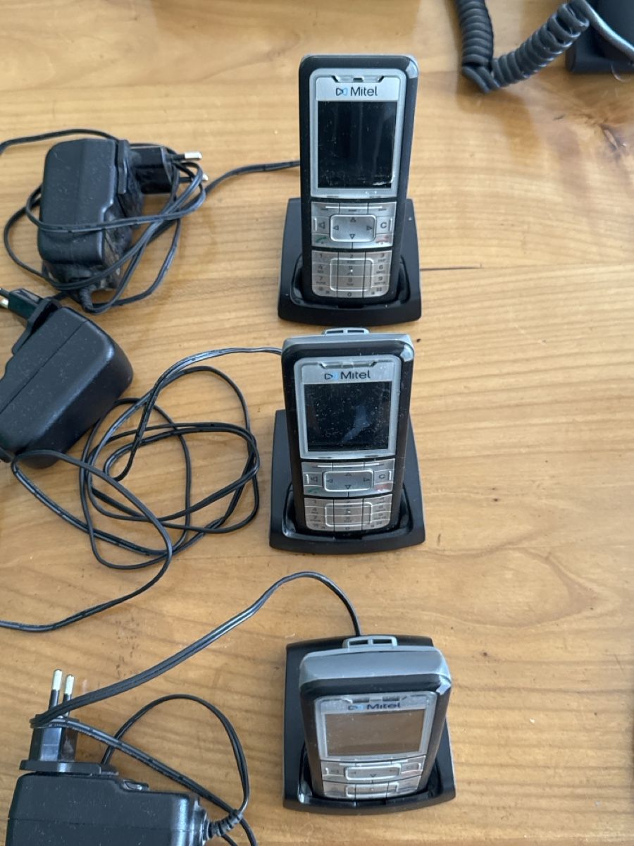 Mitel Telefoni: 3x Mitel DECT Telefone mit Ladestationen und Netzteilen – Usato da Neftenbach venduto da cschin1 1