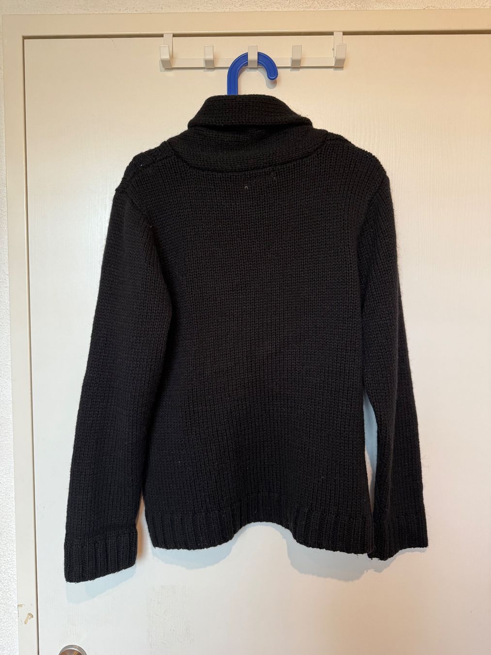 Maglioni & Felpe: Schwarzer Strickpullover mit Zopfmuster, Grösse M – Usato da Birmensdorf ZH venduto da T_Richard 2