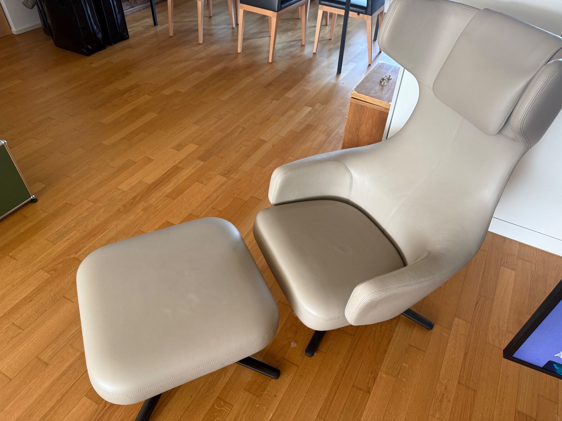 Vitra Poltrone: Vitra Grand Repos + Ottoman Leder – Usato da Buchrain venduto da Fredi72