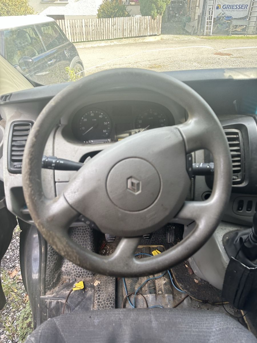 Renault Autos: Renault Trafic T27 dCi 90 – Défectueux à Interlaken par zeb_q672 1