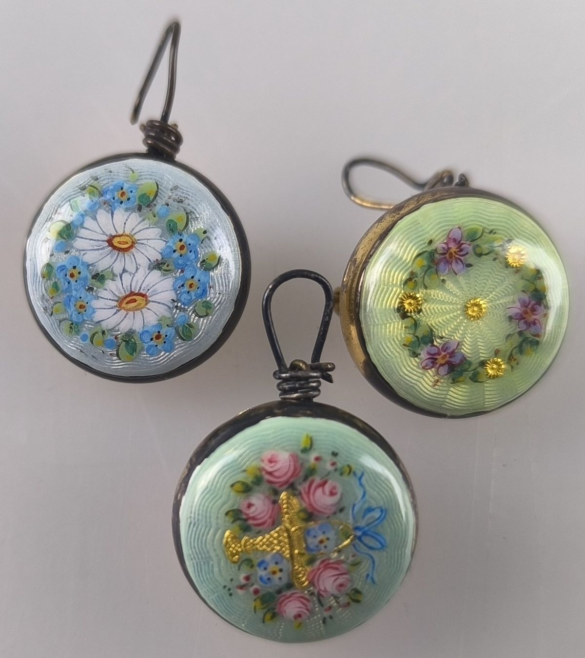 Supporti a parete: Antike Chatelaine-Broschen, ausziehbare Brillenhalter – Usato da Rüti ZH venduto da Restwert_Rueti_ZH 3