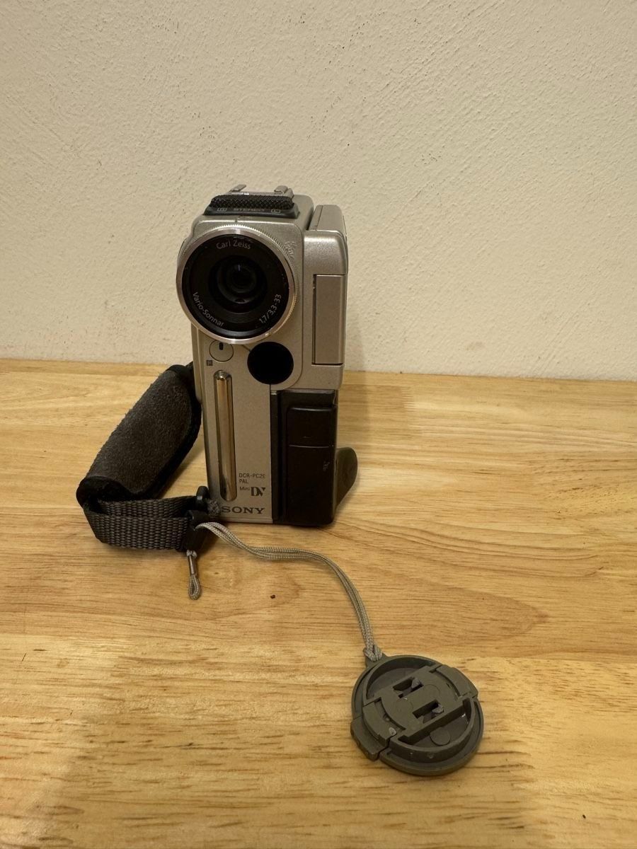 Sony Videocamere: Camcorder Sony DCR-PC2E gebraucht mit Ladekabel – Usato da Spreitenbach venduto da d.palazzo 3