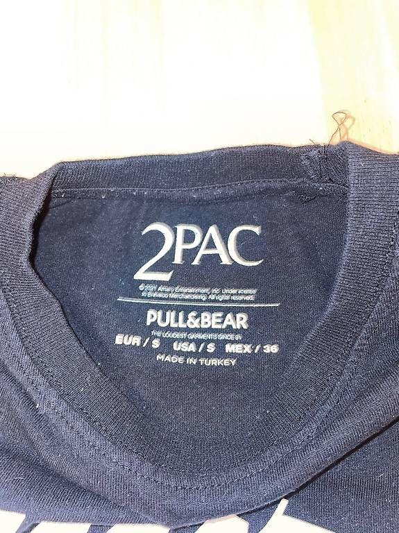 T-Shirts: 2Pac T-Shirt Grösse S, Pull&Bear, schwarz, Hip Hop – Gebraucht aus Thun von tat_wg9t 1