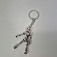 Schlüsselanhänger Roboter aus Metall – Schrauben &
