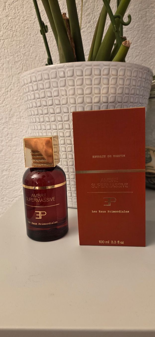 Profumi & Eau de Toilette: Ambre Supermassive Les Eaux Primordiales, Extrait 100ml, NEU – Nuovo (secondo la descrizione) da Wangen ZH venduto da Benihas
