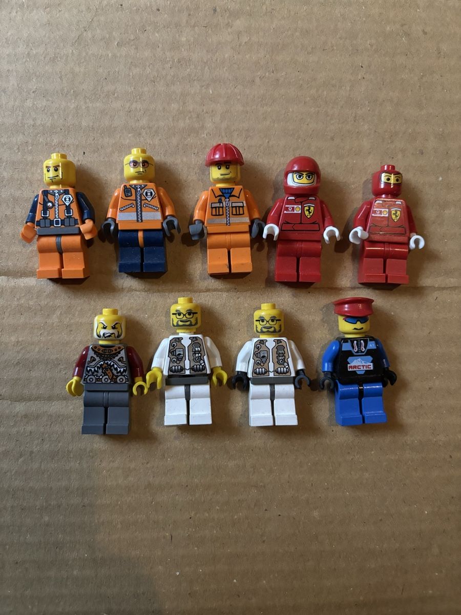 Lego Giocattoli: 9 Lego Minifiguren – Usato da Domat/Ems venduto da Evofreak007