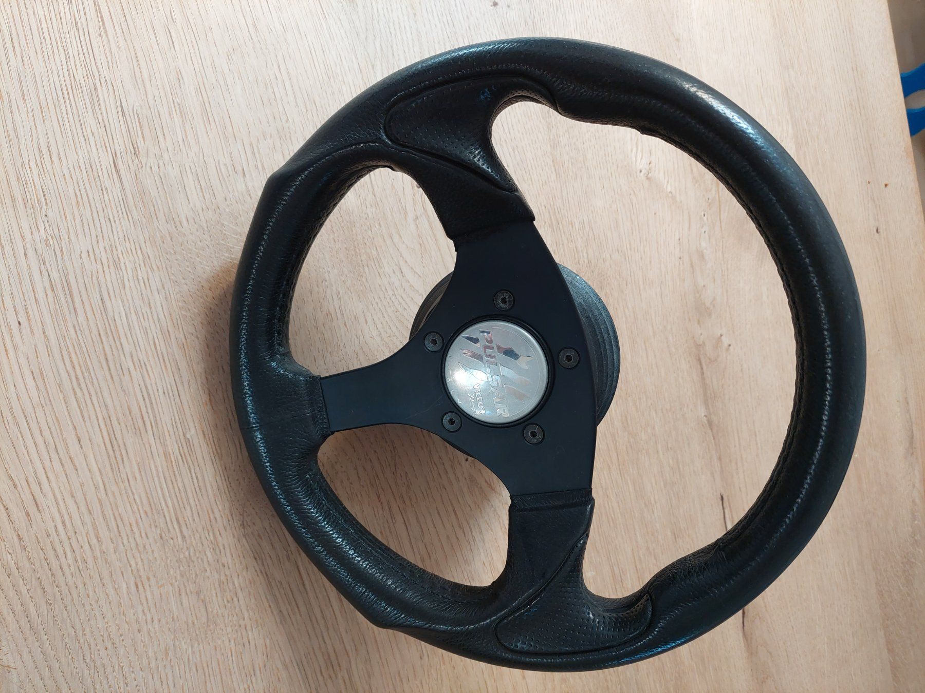 Opel Sonstiges Fahrzeugzubehör: Sportlenkrad mit Nabe 300 mm – Gebraucht aus Weiach von