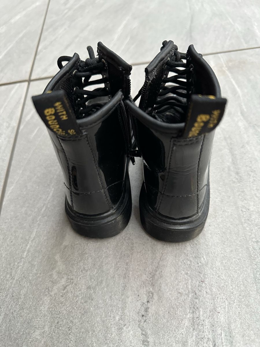 Dr. Martens Scarpe per ragazze: Dr. Martens Kinderstiefel Grösse 30 – Usato da Männedorf venduto da alexzh007 2