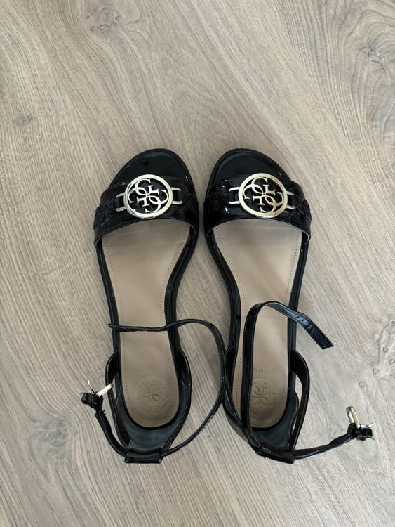 GUESS Damen Cadly Sandale Mit Absatz – Eleganter Peep-Toe Mit Knöchel- Und Zehenriemen, Perfekt Für Dates & Events