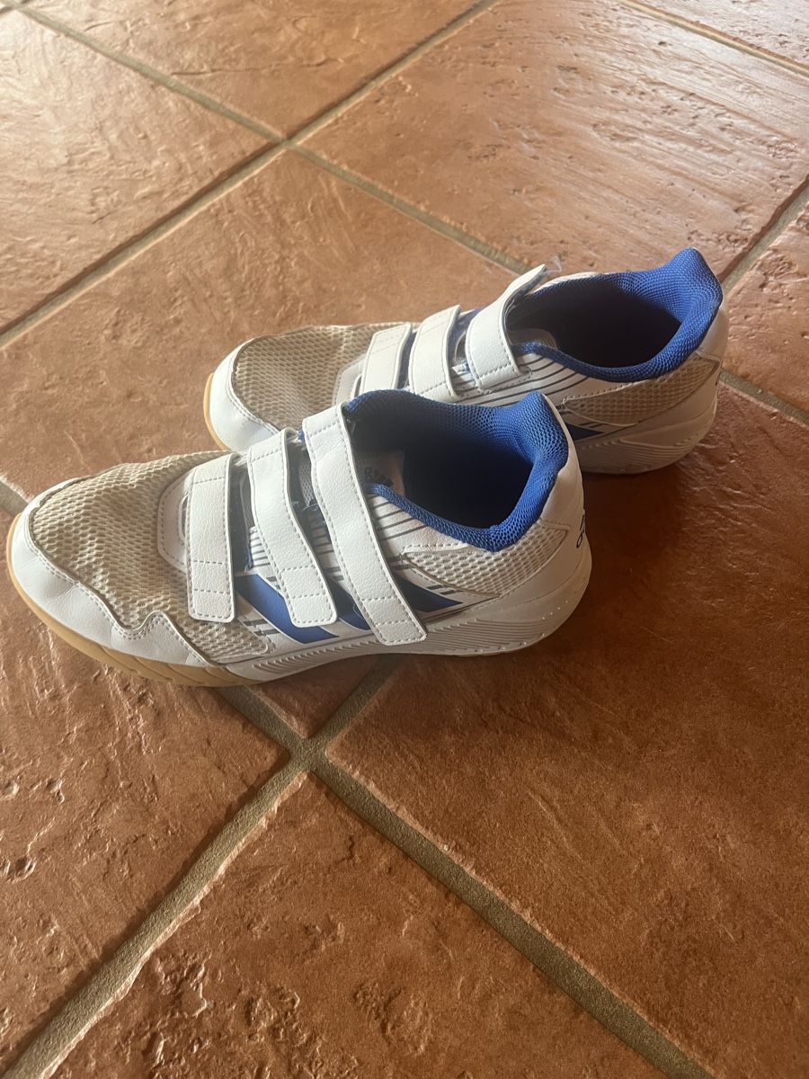 Adidas Scarpe per ragazzi: Adidas Hallenturnschuhe Grösse 38.5 – Usato da Dittingen venduto da Reh77 1