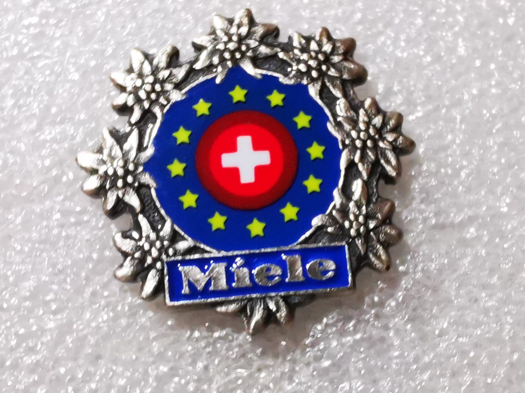 Placchette & Badge: Ansteckpin 136: Miele – Usato da Oppligen venduto da Pin-Fall-Shop