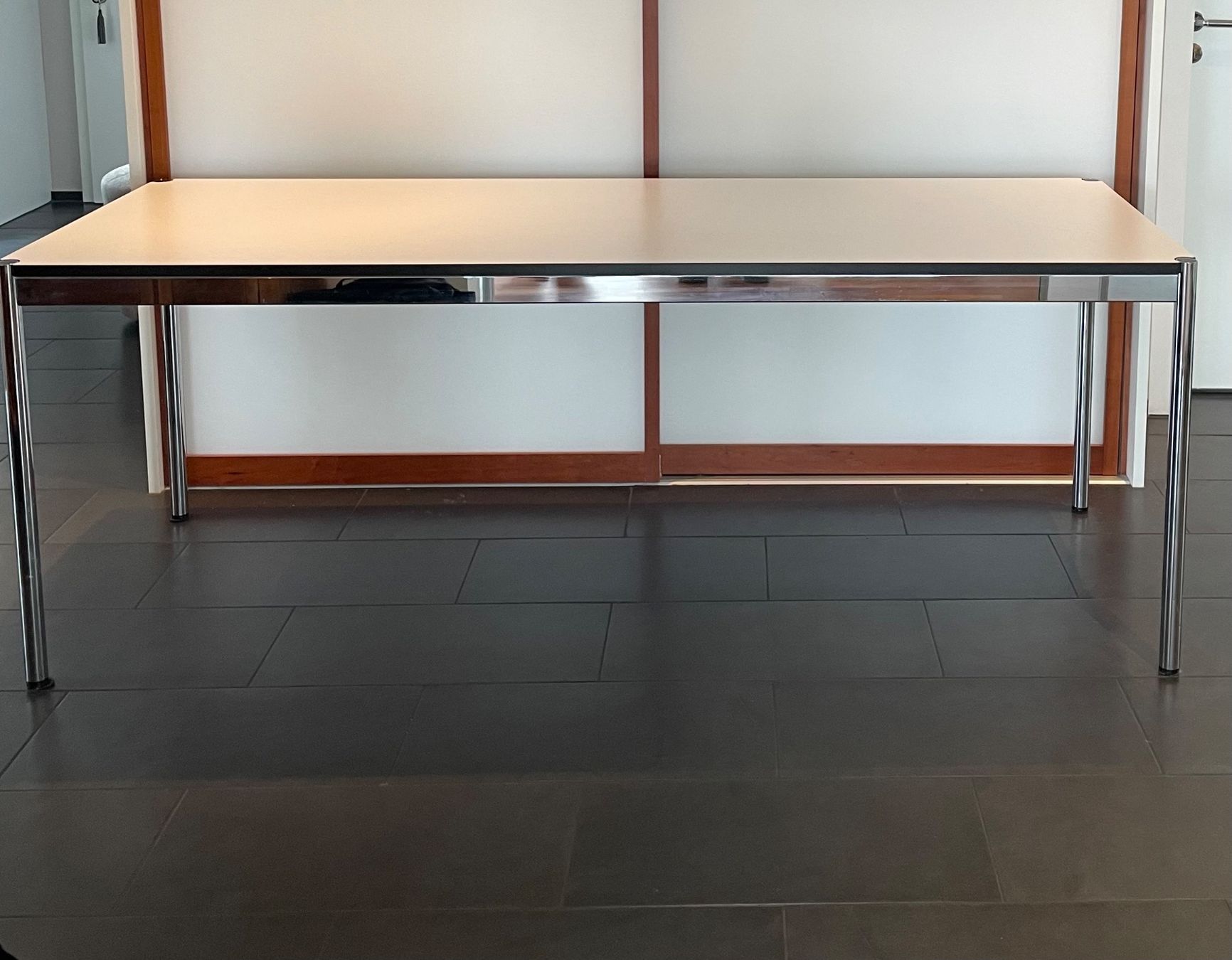 USM Scrivanie: USM Haller Schreibtisch – Usato da Zürich venduto da ogarogar 1