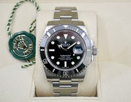 Rolex Submariner Date 40 (116610LN) Box & Papers