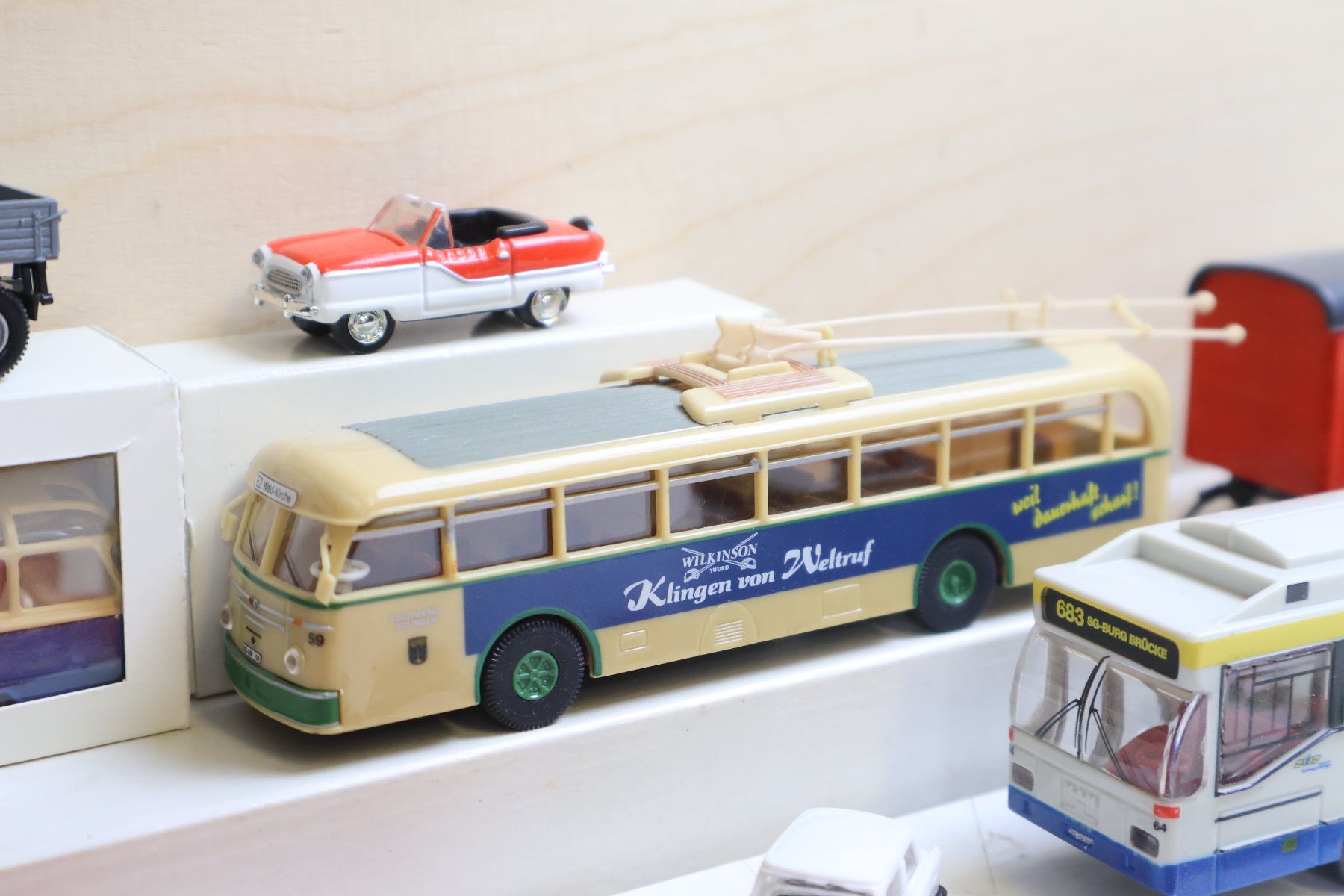 Modelleisenbahnen: 17 x Modellauto/Busse H0 1:87 – Gebraucht aus Winterthur von Monstera 3