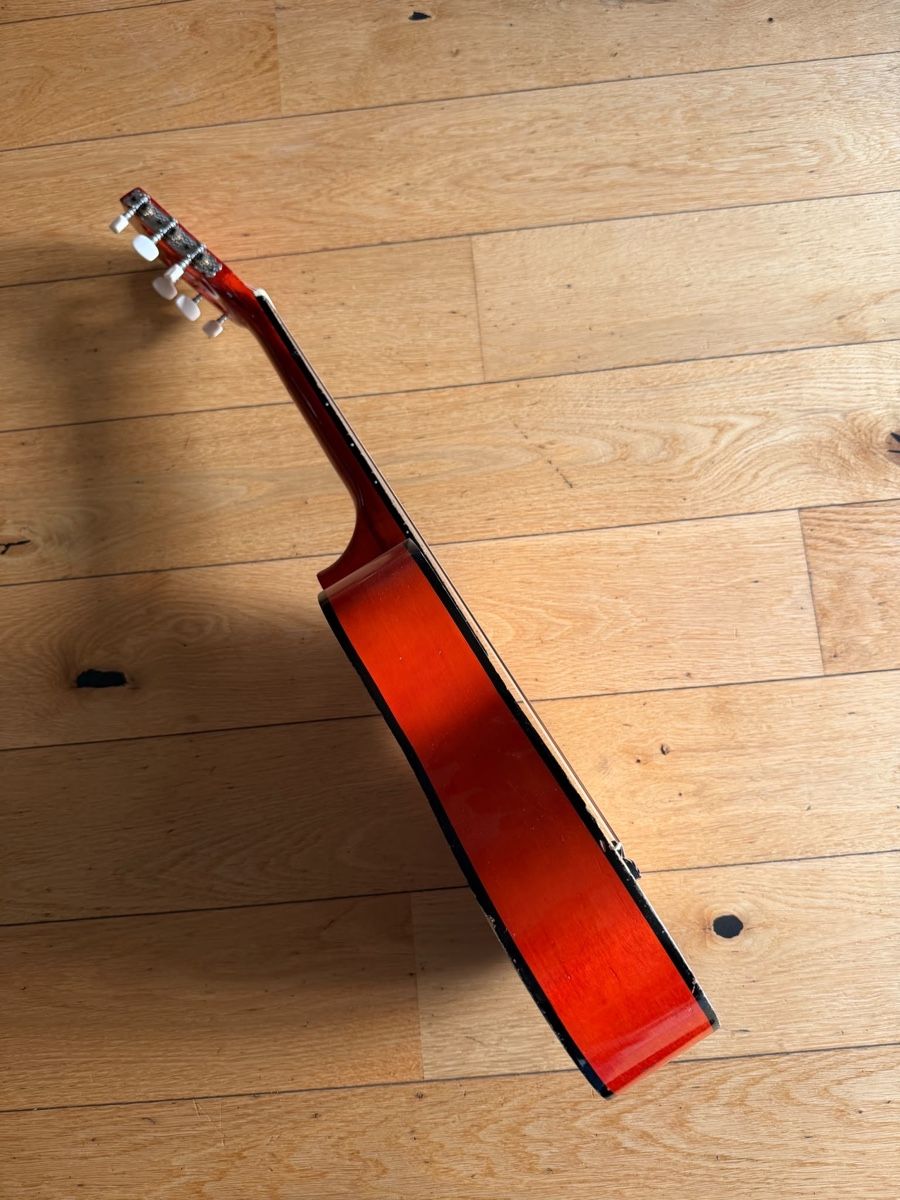 Strumenti musicali: Gitarre – Usato da Muttenz venduto da Malucas 1