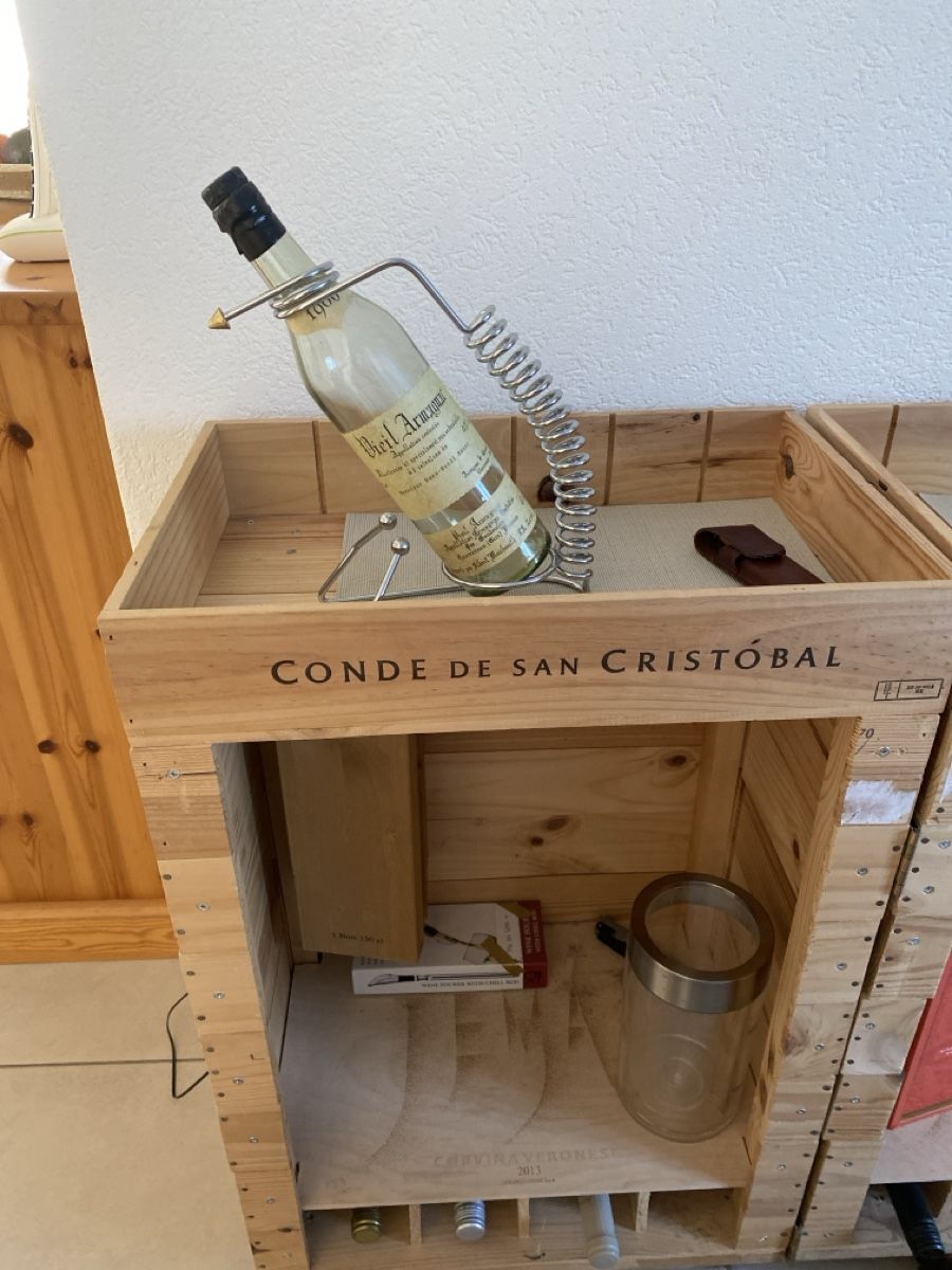 Wein: Flaschenhalter Metall spiralförmig mit Flasche – Gebraucht aus Oberglatt ZH von mosi1053 1