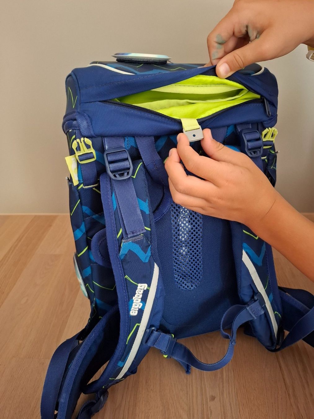 Ergobag Borse & Zaini: Schulranzen Ergobag blau gemustert guter Zustand – Usato da Zofingen venduto da Bred80 5