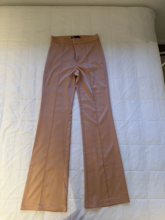 Pantalon Zara évasé, taille S, couleur nude