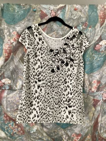Damen Top Leopardenmuster mit Applikationen  Gr. 42 - 44