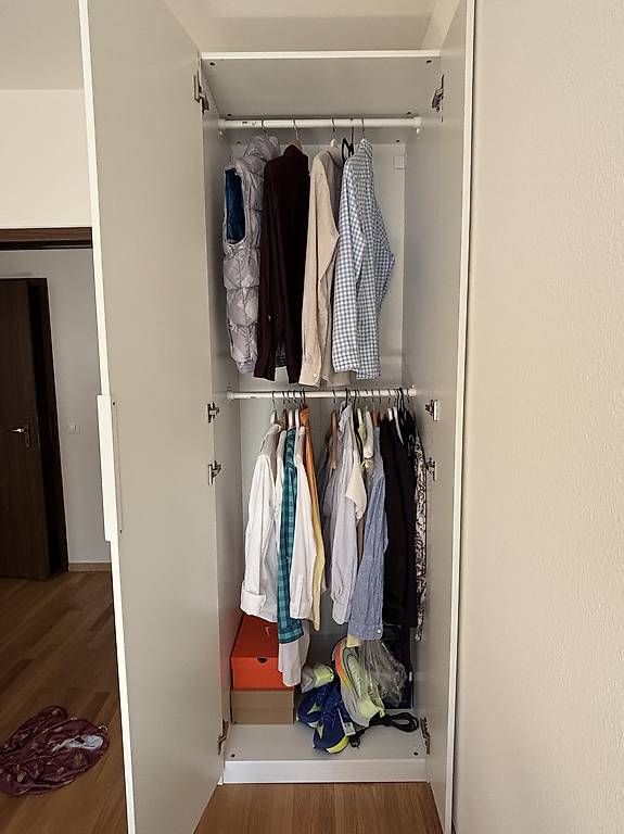 Regale: White ikea wardrobe with extra shelf – Gebraucht aus Genève von zaj_g5bz 1
