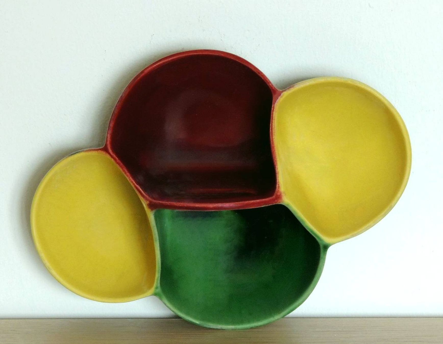 Rössler Piatti di portata: Plat apéritif à compartiments, porcelaine Rössler ?, 1950s – Usato da La Chaux-de-Fonds venduto da Helene2300 1