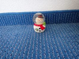 Schneekugel mit Schneemann