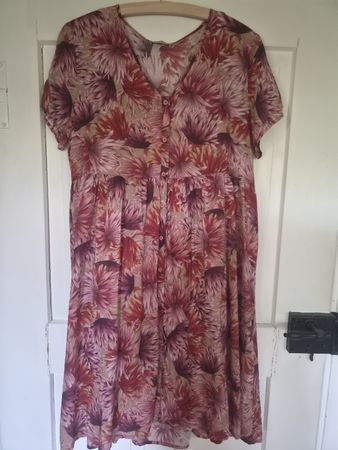 Kleid NILE Blumenmuster Gr. L neuwertig