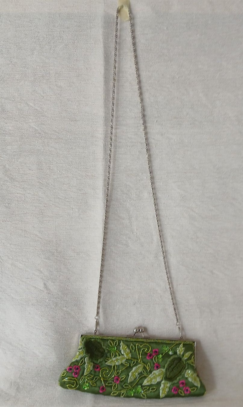 Sacs femmes: Pochette de théâtre brodée – Neuf (Voir description) à Sion par pie_2zs9 1