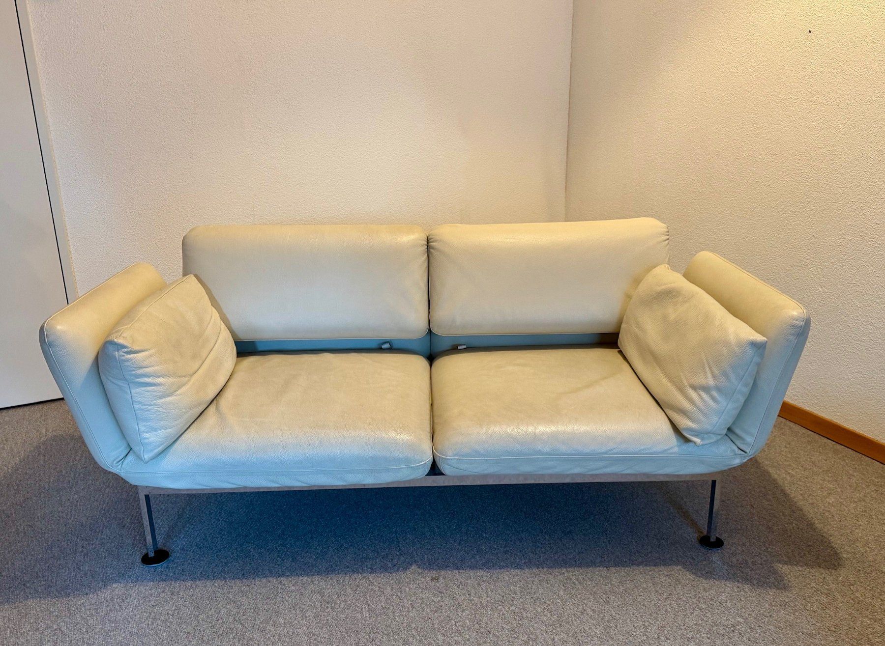 Brühl Sofas: Brühl Ledersofa ecru – Gebraucht aus Bülach von Bmricardo