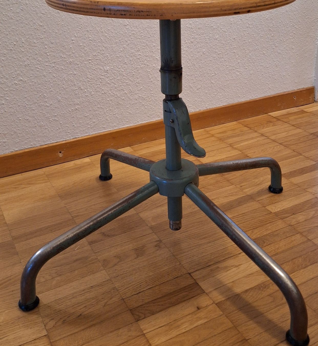 Sgabelli: Drehhocker Industriedesign Metall Holz – Usato da Zürich venduto da anna3929 1