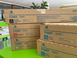 Toner TN324 zu Konica Minolta bizhub