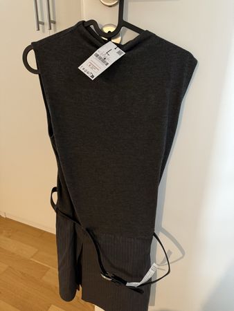 Stradivarius Kleid kurz grau, Gr. m ärmellos Streifen Rock