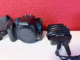 Canon EOS 1000D digitale Spiegelreflexkamera mit Ladegerät