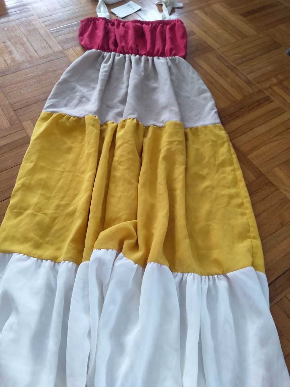 Kleider: Robe – Neu und originalverpackt aus Grand-Lancy von ana_7y2f