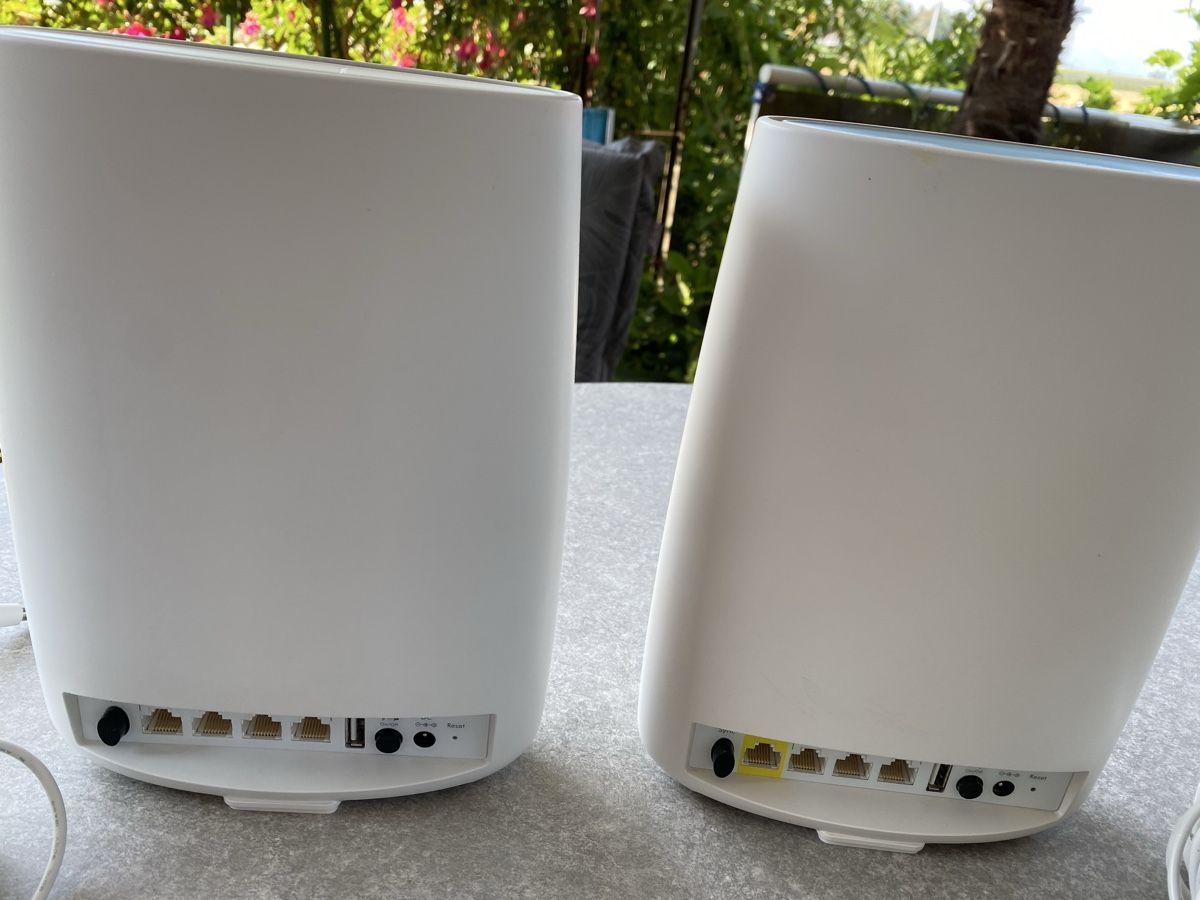 Netgear Modems & Router: Netgear Mesh Router – Gebraucht aus Hünenberg von a.u.849 1