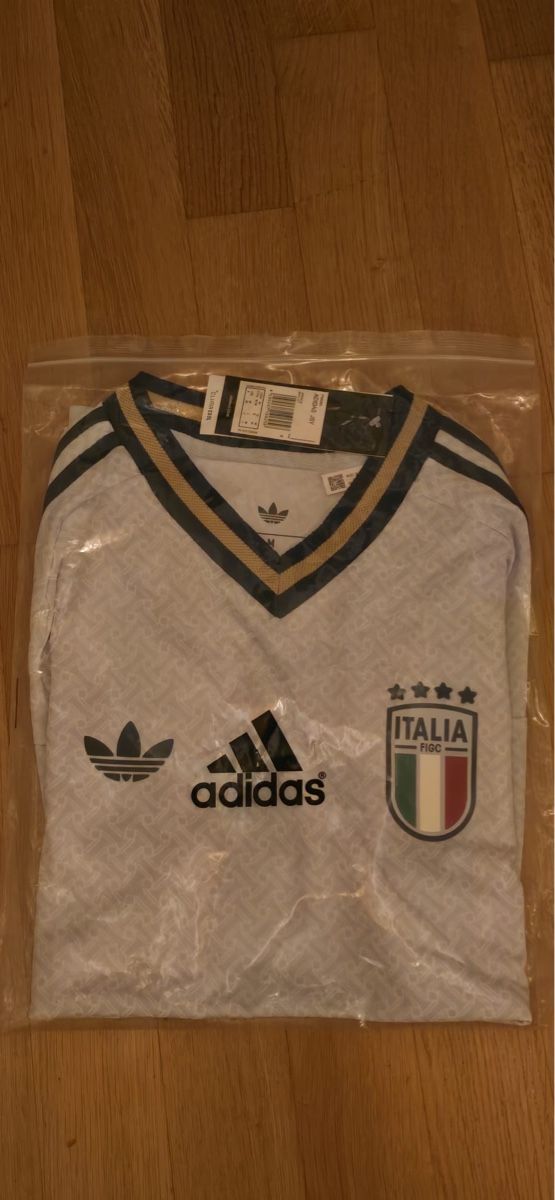 Adidas Canottiere & Pantaloni: Fussballtrikot Italien – Nuovo e nell'imballaggio originale da Uttwil venduto da matthi82