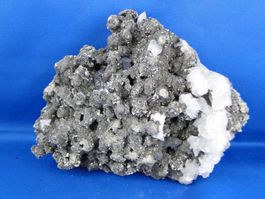 Calcit (UV-Pink) auf Arsenopyrit