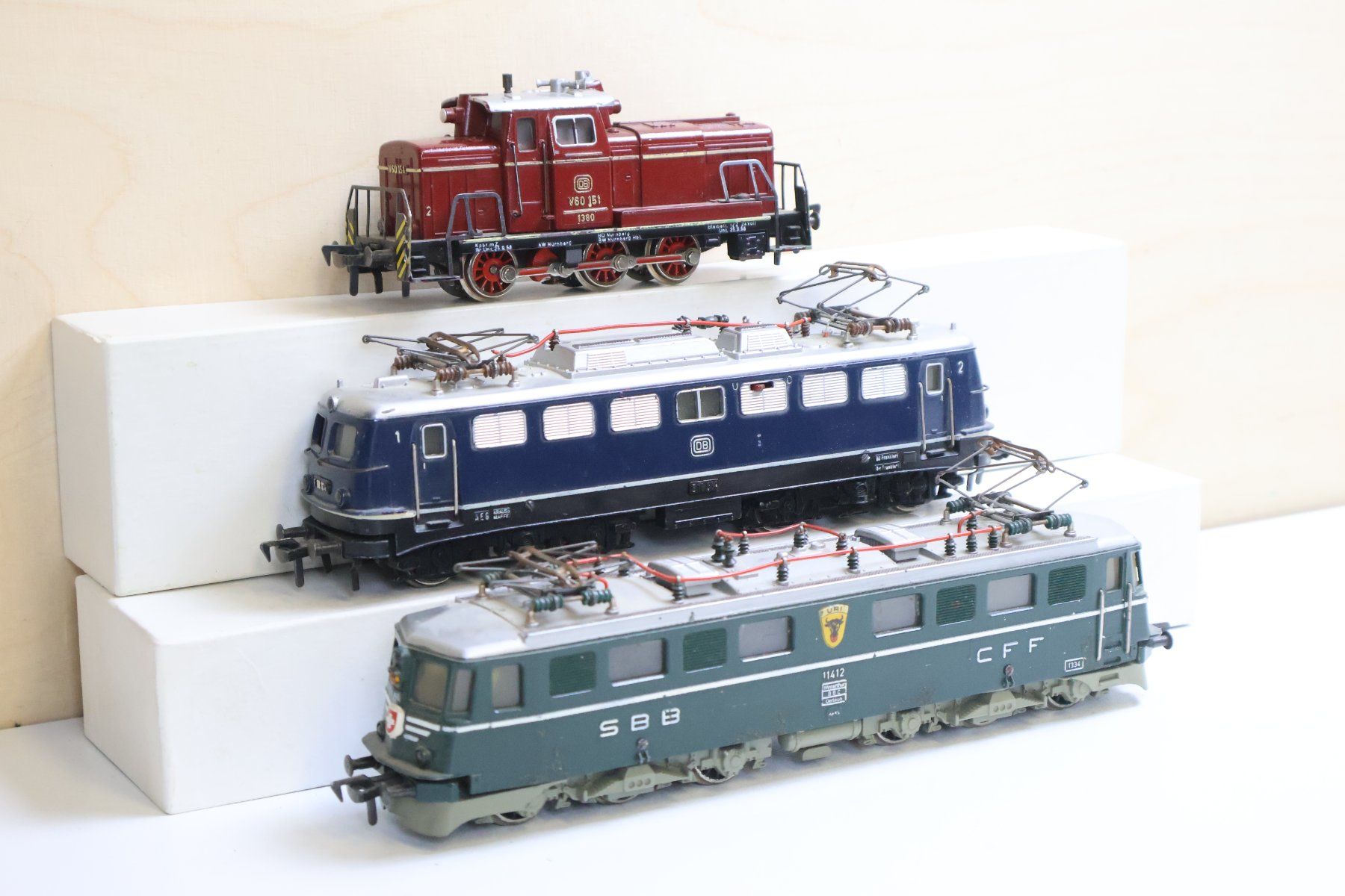Fleischmann Modelleisenbahnen: Fleischmann 3 x Loks SBB Ae 6/6 & weitere - H0 DC – Gebraucht aus Winterthur von Monstera 2