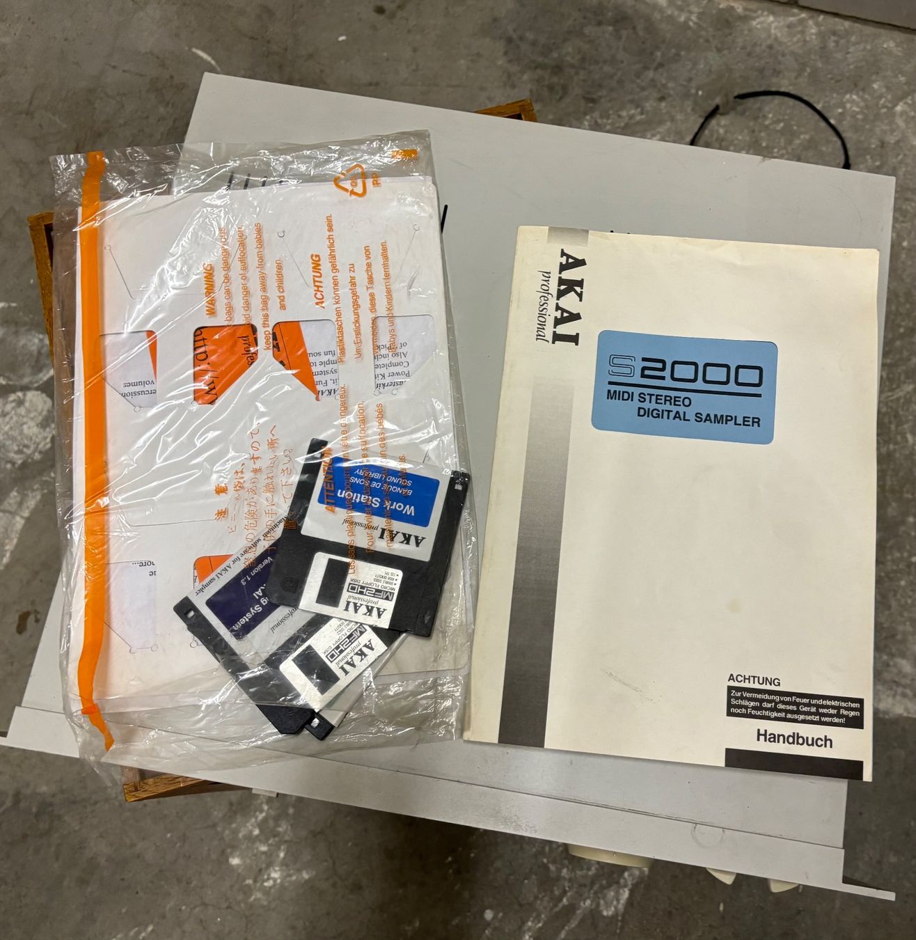 Akai Musikinstrumente: AKAI S2000 Vintage Sampler – Gebraucht aus zürich von  2