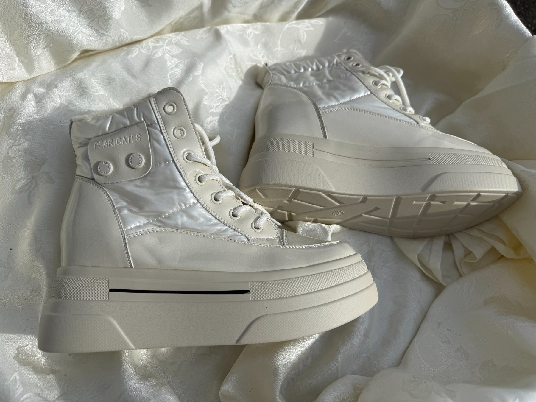 Scarpe da donna: Mädchen- oder Damenschuhe mit Fell - Grösse 39/39.5 - NEU – Nuovo e nell'imballaggio originale da Vacallo venduto da cri_229f 1