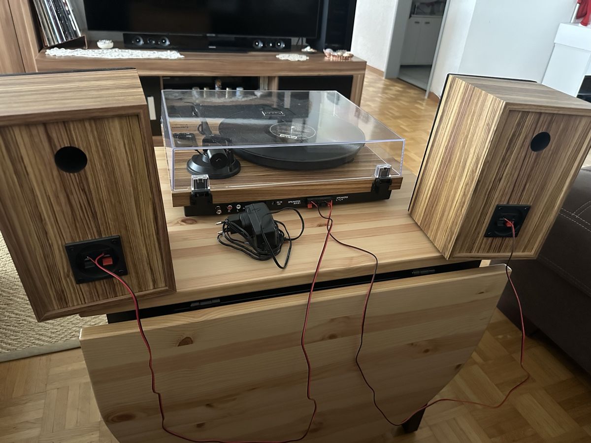 Lenco Tourne-disques: Plattenspieler lenco 500 mit Lautsprecher – D'occasion à Hitzkirch par cla_2llc 1