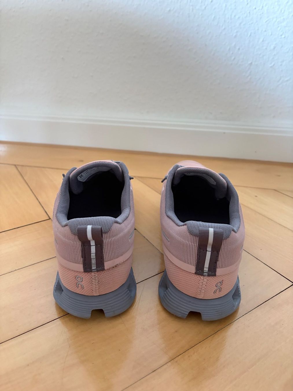 On Damenschuhe: on cloud waterproof - rose – Neu (gemäss Beschreibung) aus Zürich von jul_c2jv 2