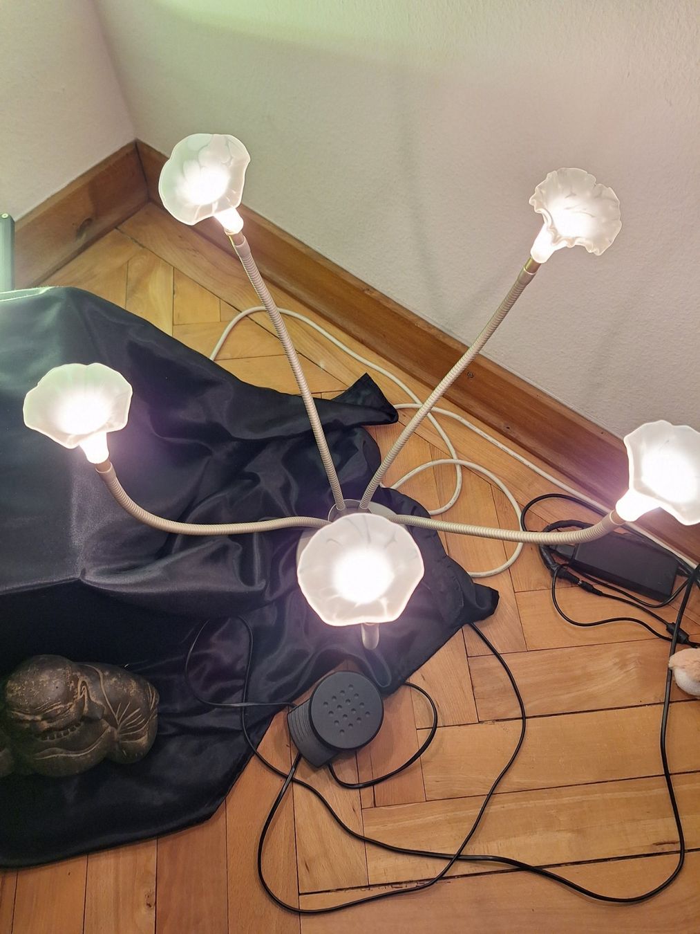 Lampade: Wunderschöne Lampe mit 2 Ersatzgläser – Usato da Luzern venduto da luc_9k8h 1