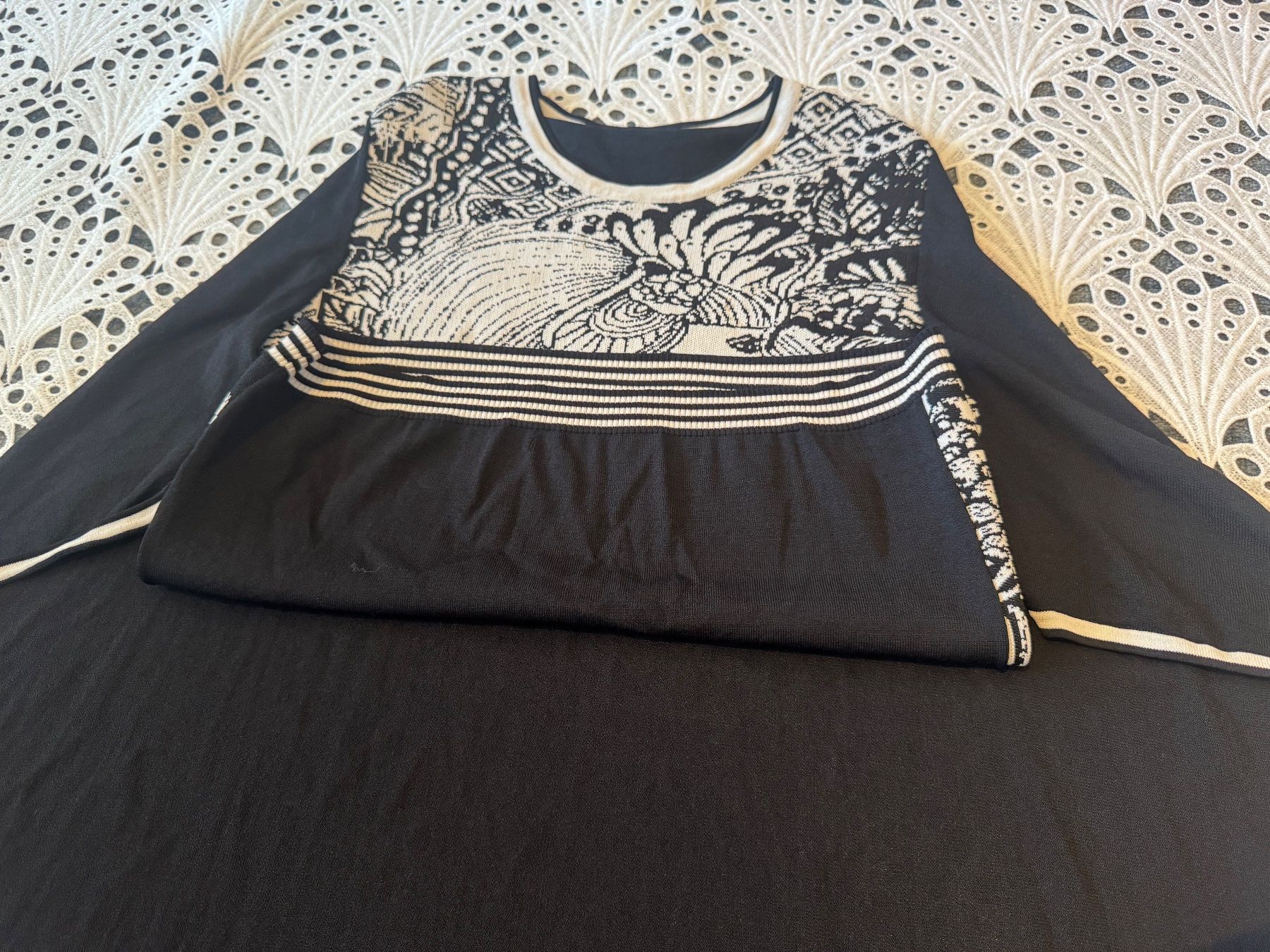 Pullover & Sweatshirts: Elegante Strickpullove mit Poncho Schwarz Weiss Gr M L – Gebraucht aus Frenkendorf von Style365 7